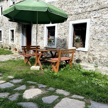 Guesthouse Kujtimi Theth Bagian luar foto