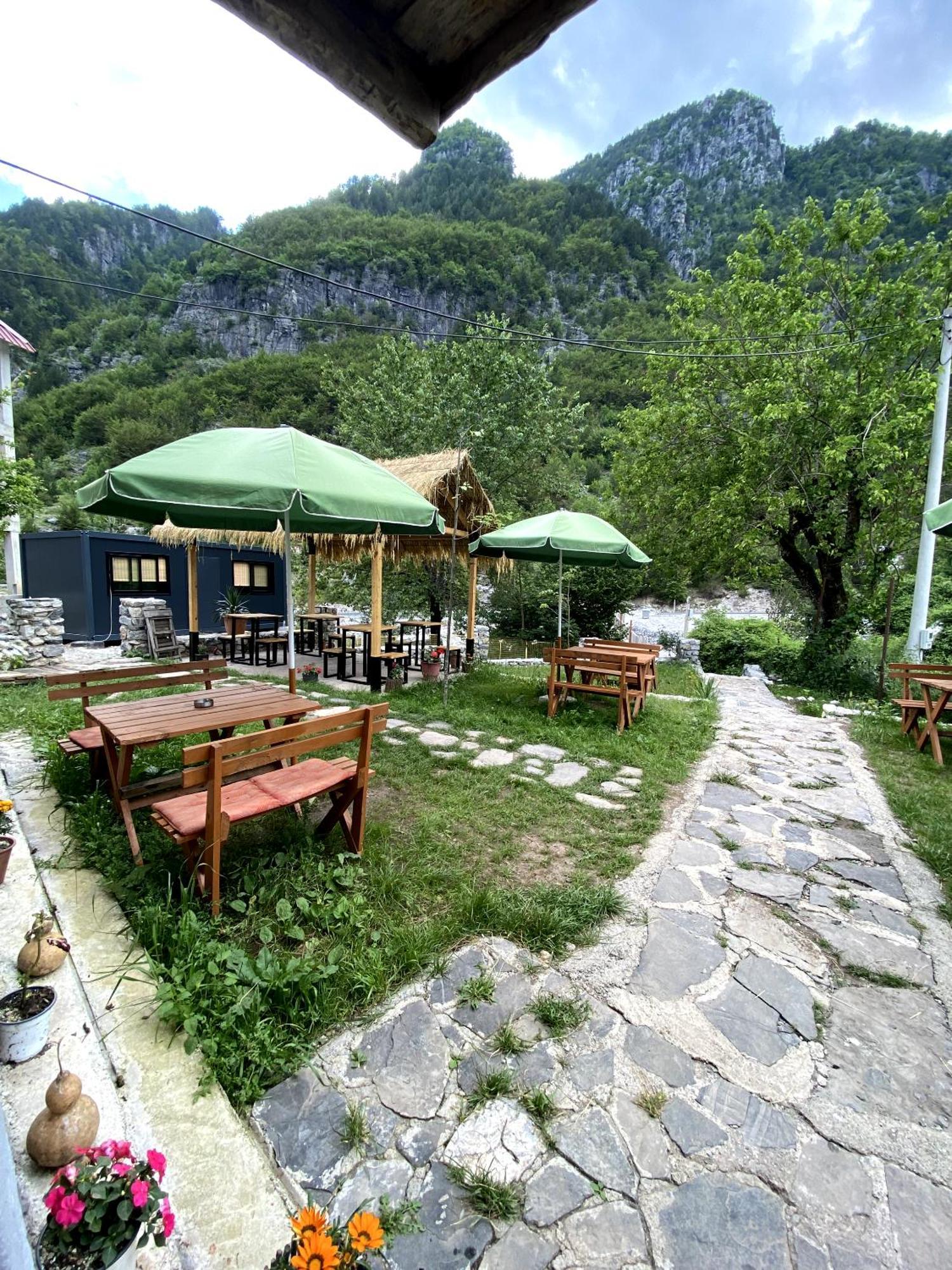 Guesthouse Kujtimi Theth Bagian luar foto