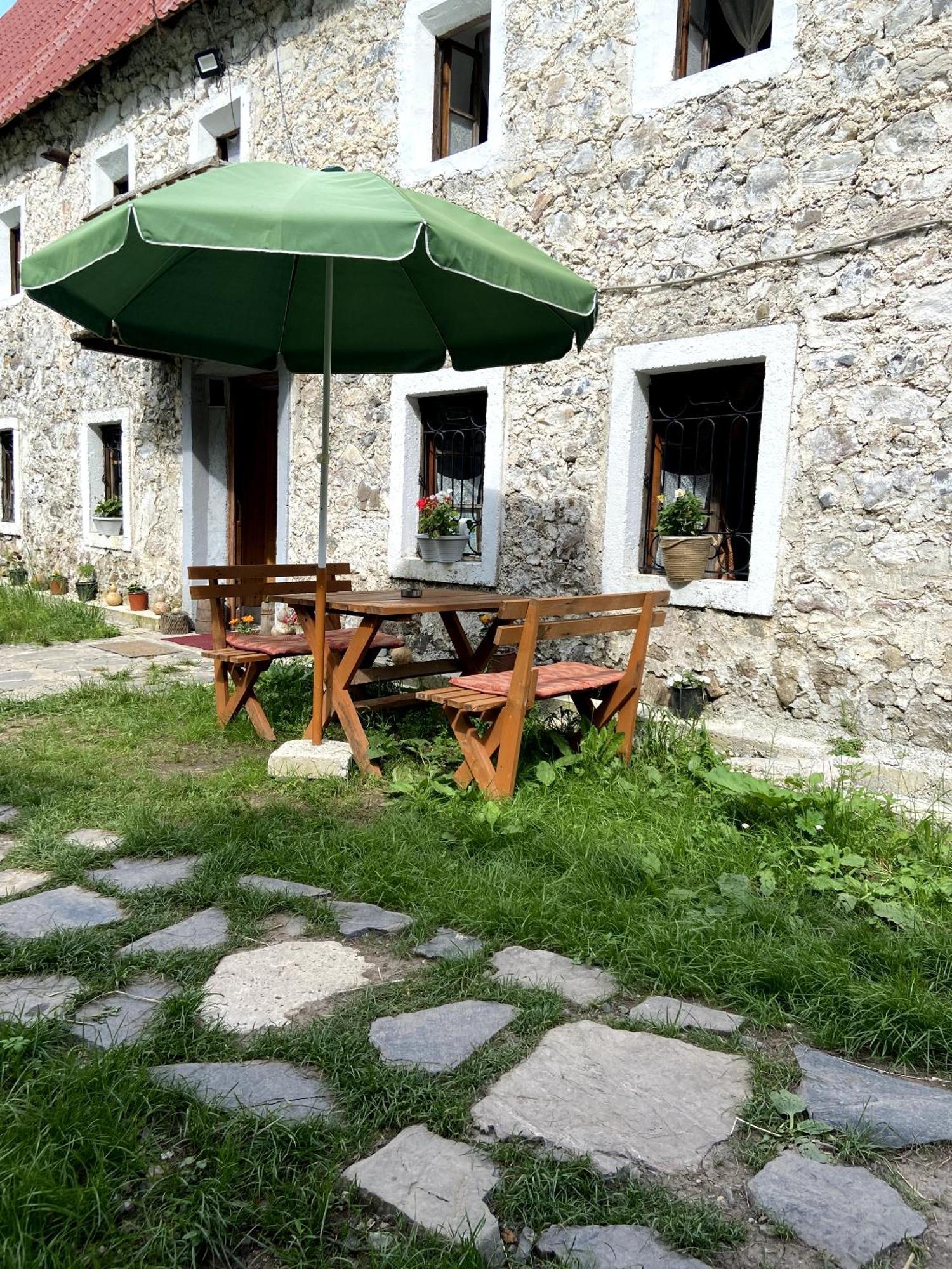 Guesthouse Kujtimi Theth Bagian luar foto