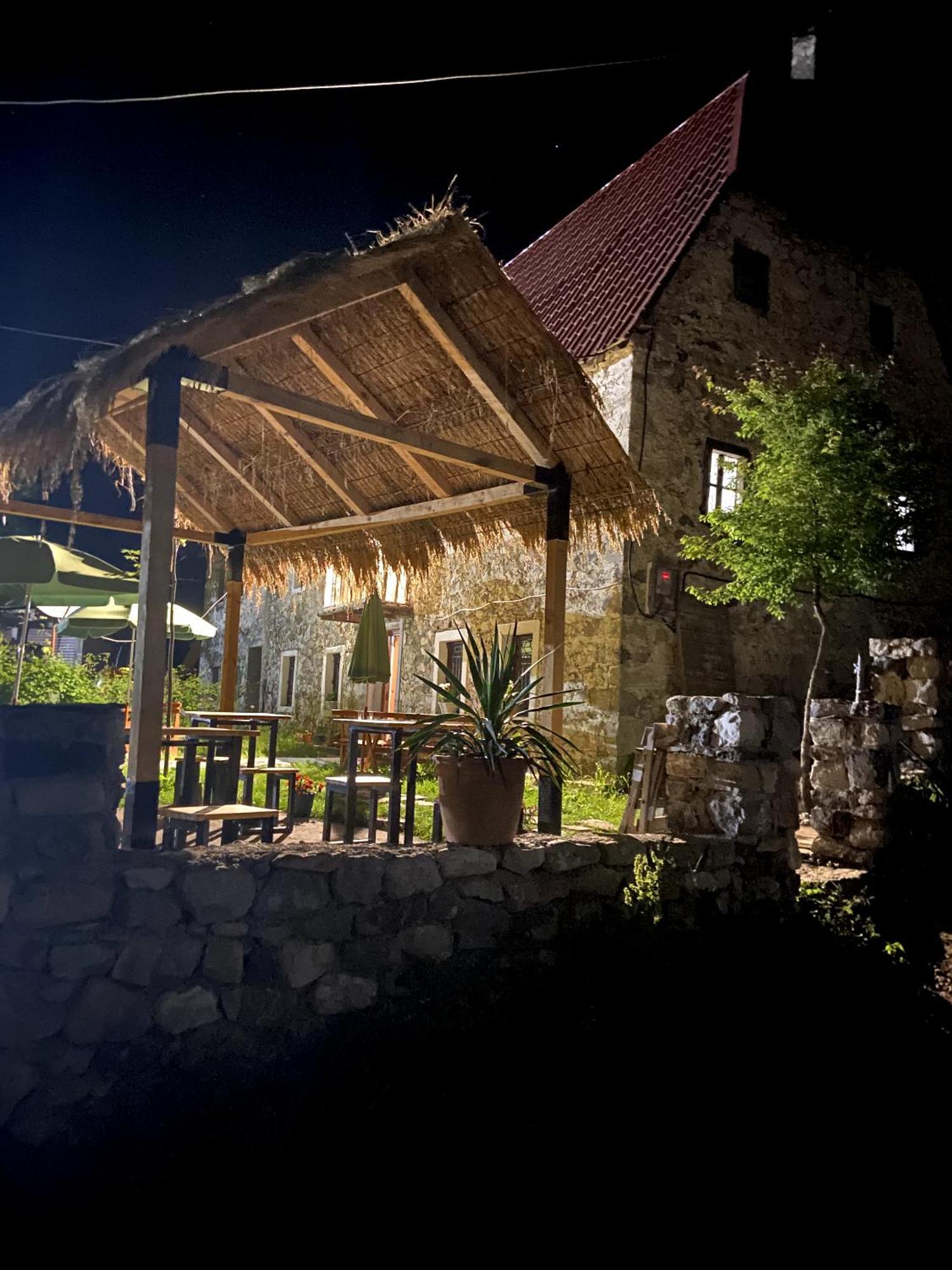 Guesthouse Kujtimi Theth Bagian luar foto